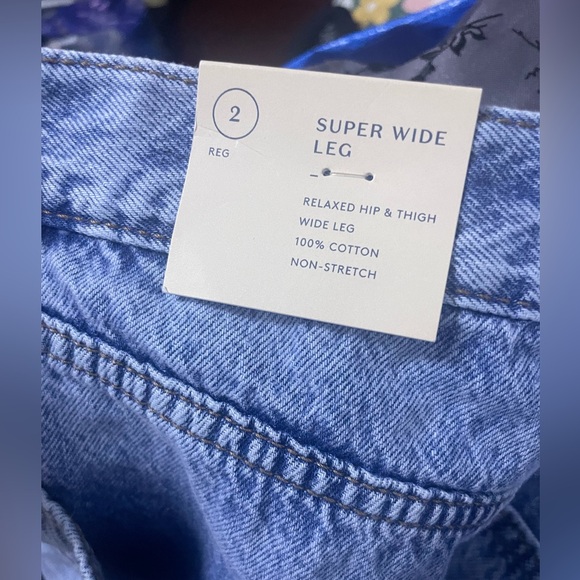 NWT! Women's Mid-Rise Super Wide Leg Jeans - Universal Thread size 2 Light Wash - Picture 7 of 10